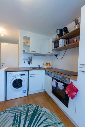 Una cocina o cocineta en Benjamins Refugium