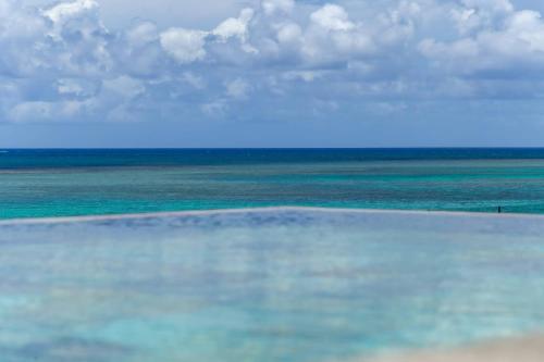 Beautiful 3 bed-room beachfront penthouse