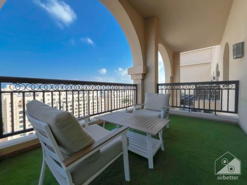 Balcony o terrace sa Fairmont Luxury Penthouse Private gym & pool