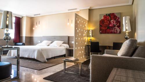Katil atau katil-katil dalam bilik di Hospedium Hotel Triana