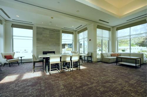 Posezení v ubytování Hilton Garden Inn Saratoga Springs