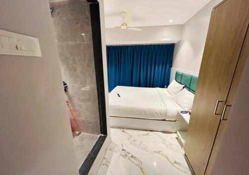 a room with a smashed up floor with a bedroom at Grand Dyad Hotel - Near Kokilaben Hospital Andheri West in Mumbai