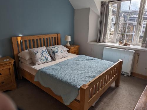 Ένα ή περισσότερα κρεβάτια σε δωμάτιο στο Mews Cottage