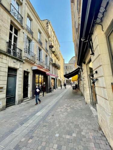 Beaux T2 et T3 climatisés dans le triangle d'or
