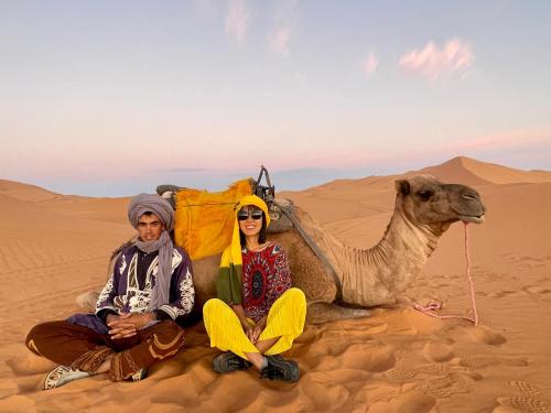 Επισκέπτες που μένουν στο Sahara Dream luxury Camp