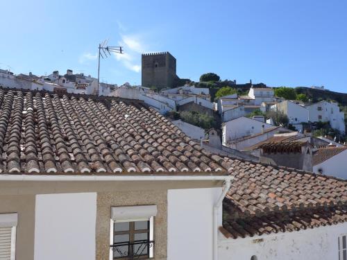a view of a roof of a white building at Casa da Rua Nova in Castelo de Vide