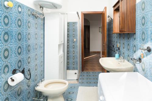 a bathroom with a toilet and a sink at Casa Vacanza Gungui in Capo Comino