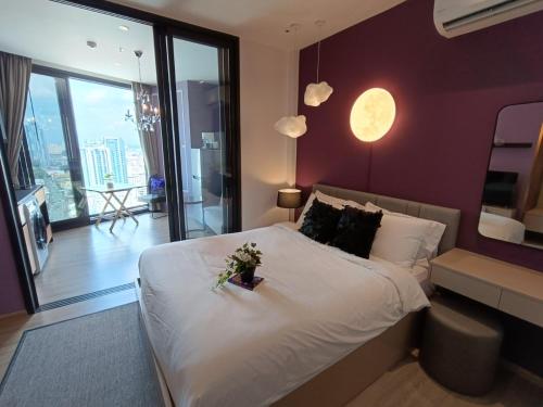 a bedroom with a large bed with flowers on it at Downtown Chic Condo High Floor #E59 in Pattaya Central