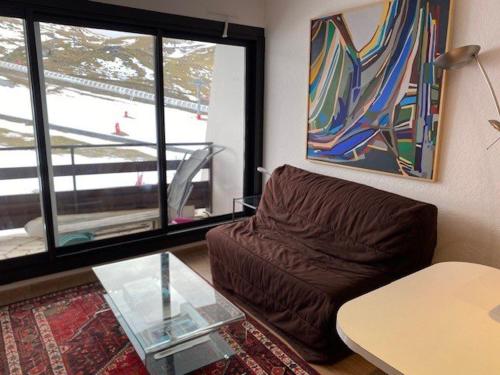 a living room with a couch and a glass table at Studio Arette, 1 pièce, 4 personnes - FR-1-602-115 in Arette