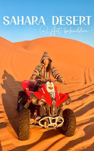 Επισκέπτες που μένουν στο Sahara Dream luxury Camp