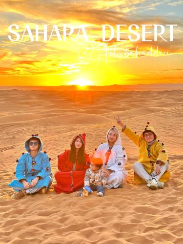 Επισκέπτες που μένουν στο Sahara Dream luxury Camp