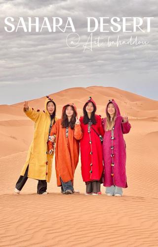 Επισκέπτες που μένουν στο Sahara Dream luxury Camp