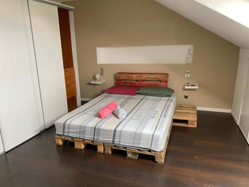 a bedroom with a large bed in a room at Appart sympa, vue sur le lagon à Saint-Gilles les bains in Saint-Gilles les Bains