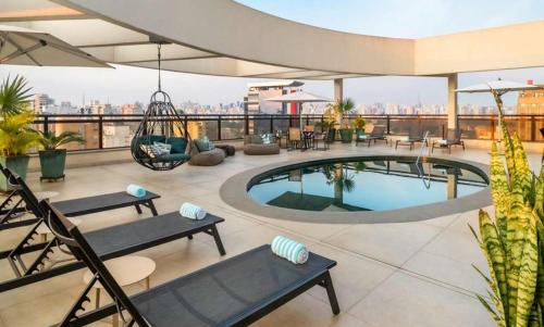 a pool on the roof of a building at Itaim Bibi - The Capital Flat - Apto 1211 in Sao Paulo
