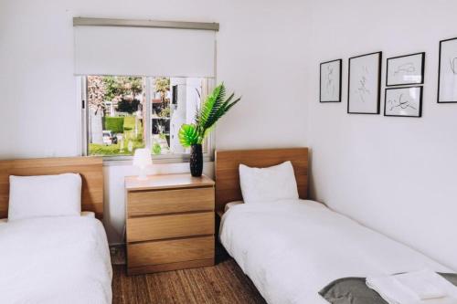 Säng eller sängar i ett rum på Royal Townhouse in Center Paphos