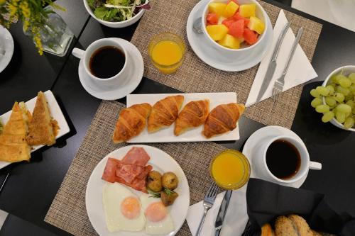 Comida en o cerca de este hotel
