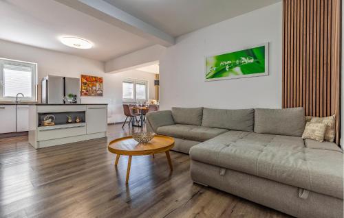 Posedenie v ubytovaní Holiday Home Labin 43 With Outdoor Swimmingpool