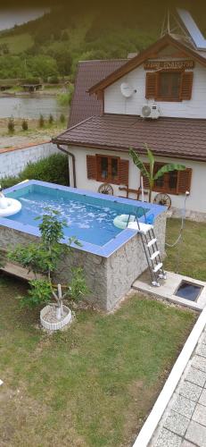 Swimmingpoolen hos eller tæt på Casa din Vis - Orsova