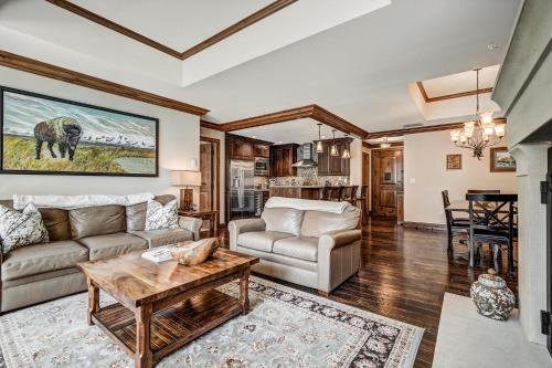 The Vail Collection at the Ritz Carlton Residences Vailにあるシーティングエリア