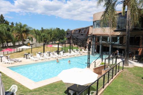 Kolam renang di atau dekat dengan Portal del Lago Hotel