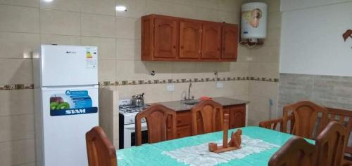 Dapur atau dapur kecil di Departamentos Verano/ Invierno