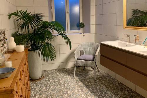 Ванная комната в La maison du quai - Sauna et Hot tub