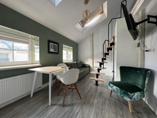 Forest Nook Main Square Loft