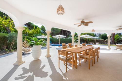 Zdjęcie z galerii obiektu Luxurious Villa just 200m from the Beach! w mieście Estepona