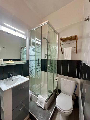 Hôtel Parc Mazon-Biarritzにあるバスルーム