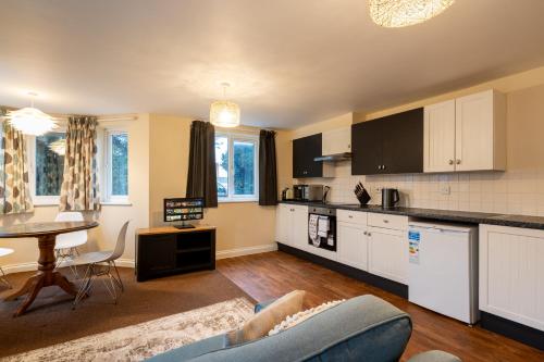 Η κουζίνα ή μικρή κουζίνα στο Aryas Apartments Oxford - Headington