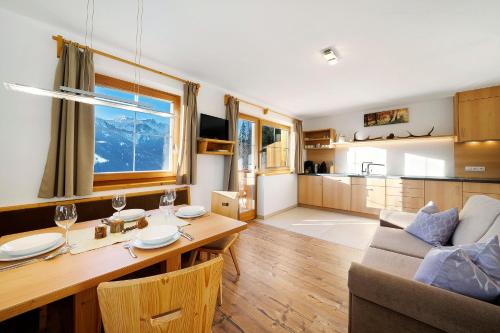 a kitchen and living room with a table and a couch at Unterdurachhof Apartment Valentina in Ultimo