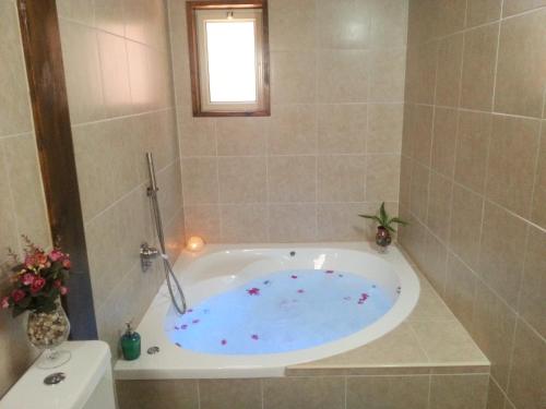 A bathroom at Dead Sea Dawn