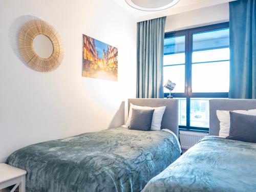 Posteľ alebo postele v izbe v ubytovaní Apartament z dwiema sypialniami + parking