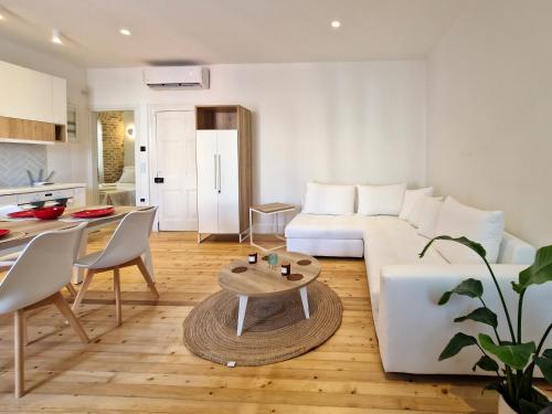 Vailato Swan White Suite