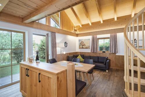 a living room with a wooden table and a couch at Bayern Chalets bei Salzburg und Berchtesgaden mit Whirlpool und Sauna in Ainring
