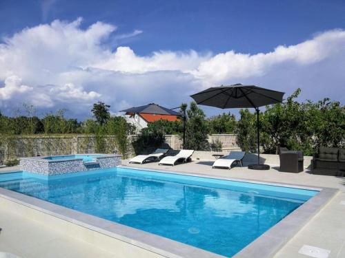 Apartments with a swimming pool - by TA Leut tourist agency