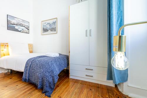 Ένα ή περισσότερα κρεβάτια σε δωμάτιο στο April Square Guesthouse by Lisbon with Sintra - shared bathrooms