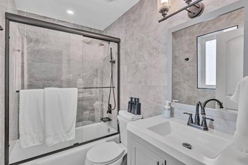 a bathroom with a toilet and a sink and a shower at Panoramic beachfront Suite in Hollywood