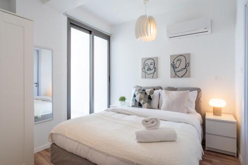 Łóżko lub łóżka w pokoju w obiekcie Stars 1-Bedroom Apartment in Larnaca