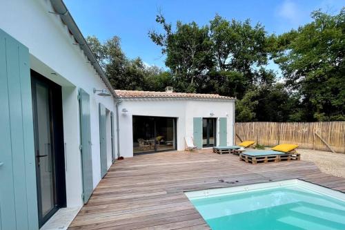 Photo de la galerie de l'établissement Les Quatre Chênes, Beach House, Vert-Bois Dolus d'Oléron, à Dolus-d'Oléron