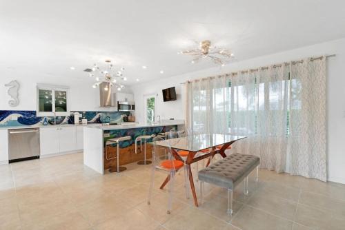 Gallery image of Seahorse Waterfront Pool Home Close to Everything in Dania Beach