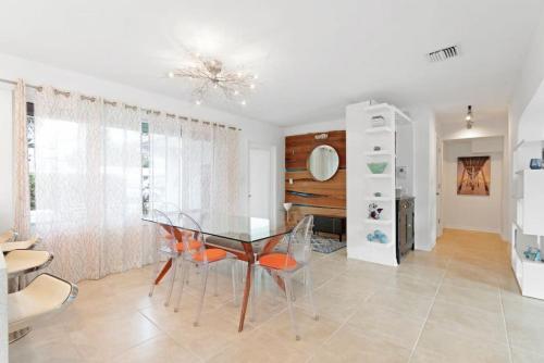 Gallery image of Seahorse Waterfront Pool Home Close to Everything in Dania Beach