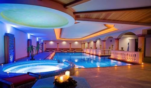 a large swimming pool in a large building at Park Hotel Bellavista in Calalzo