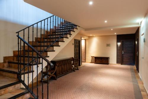 an empty hallway with stairs in a house at Parador de Sos del Rey Católico in Sos del Rey Católico