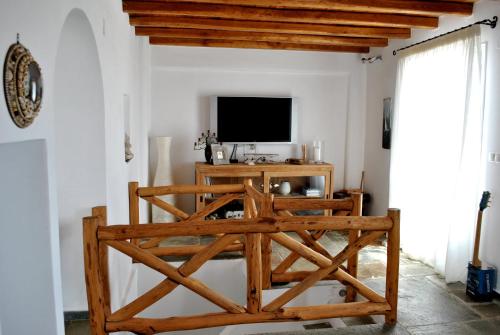 Μια τηλεόραση ή/και κέντρο ψυχαγωγίας στο Pénde Traditional Villas