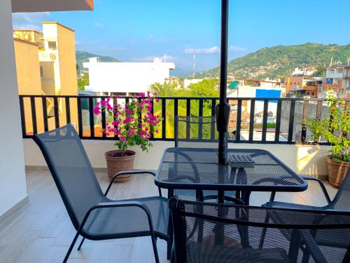 a table and chairs on a balcony with a view at Hotel Valle in Zihuatanejo