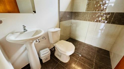 a bathroom with a toilet and a sink at Piedras del Sol Casa Campestre in Guaduas
