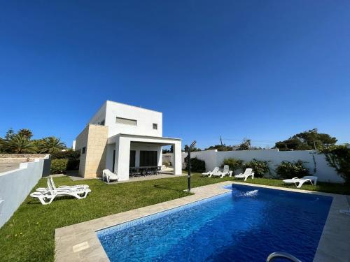 4 bedrooms villa with sea view private pool and terrace at Conil de la Frontera 1 km away from the beach