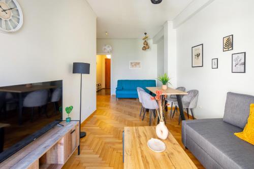 Spacious apartment with partial Acropolis view