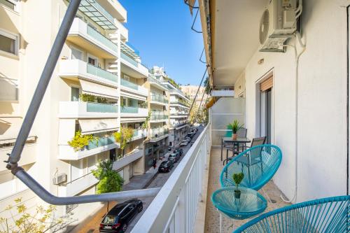 Spacious apartment with partial Acropolis view